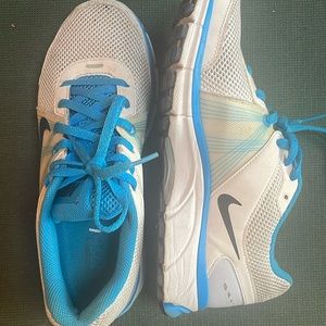Nike sneakers fly wire
